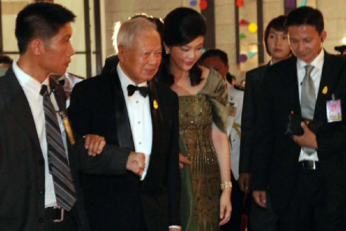 ป๋ายิ้มรับไหว้นายกฯงานวันกองทัพบก