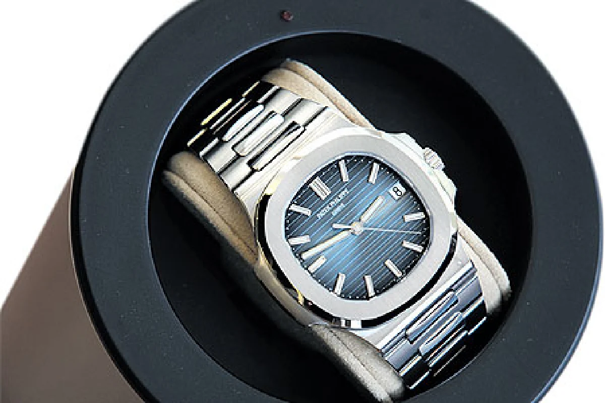 ดร.ธีระศักดิ์ ณ ระนอง ‘แกดเจ็ตสุดเนี้ยบ’ สไตล์หนุ่มนักลงทน