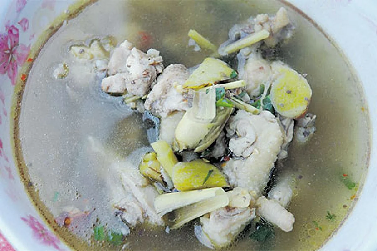 ไก่ย่างไม้มะดันที่ห้วยทับทัน ศรีสะเกษ