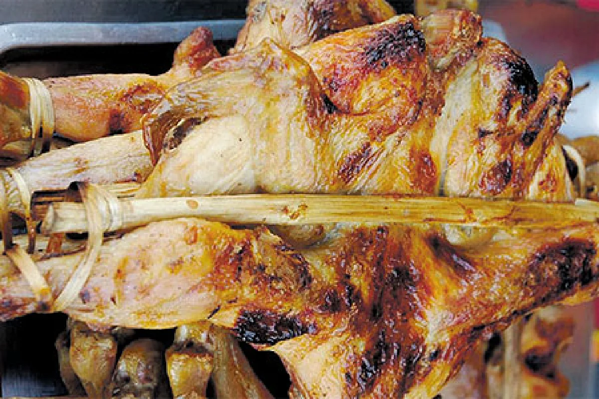 ไก่ย่างไม้มะดันที่ห้วยทับทัน ศรีสะเกษ