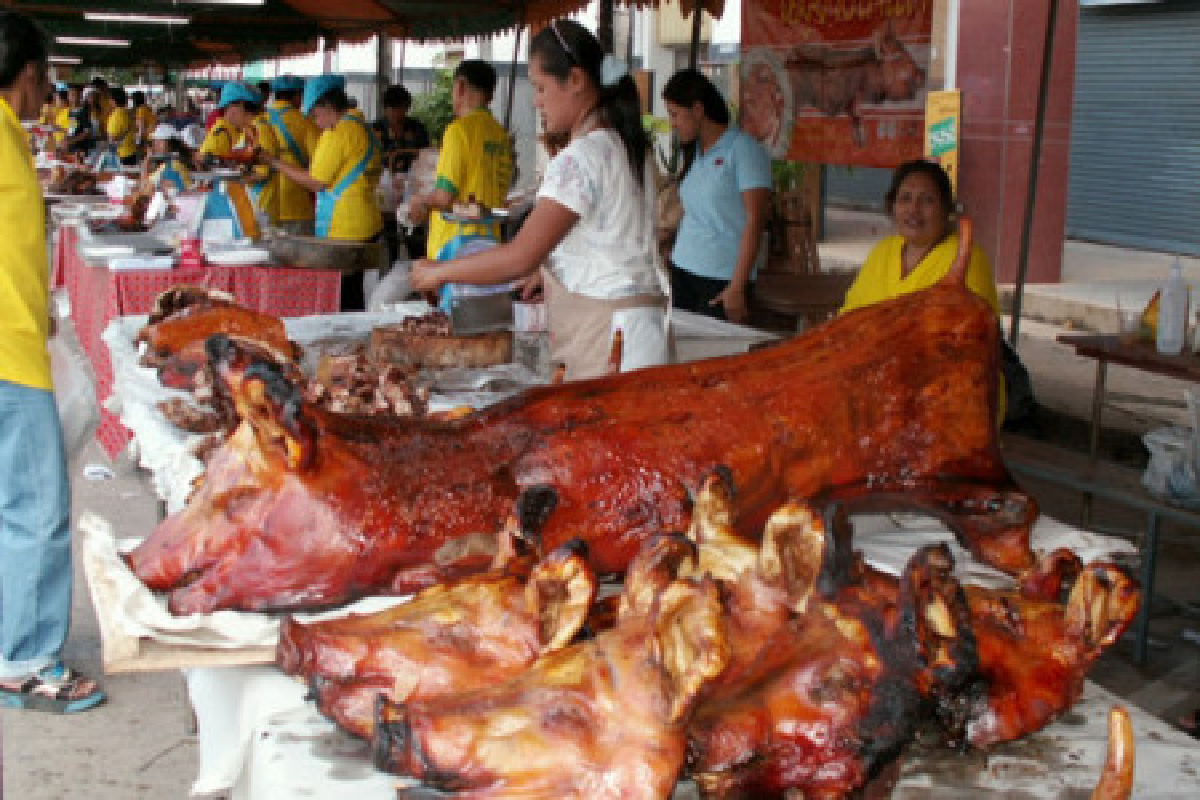 ยอดขายหมูย่างเมืองตรังช่วงตรุษจีนลดลง ยอดขายหมูย่างเมืองตรังช่วงตรุษจีนลดลง