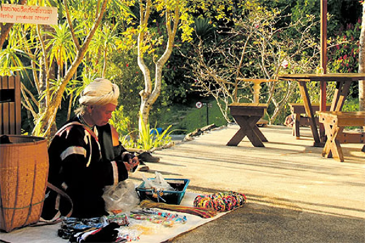 นอนบนอ่าง (ขาง)