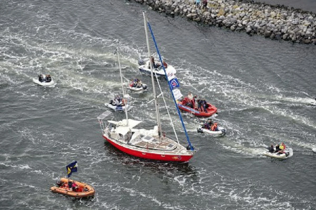 โจ๋ชาวดัตช์ล่องเรือรอบโลกสำเร็จ