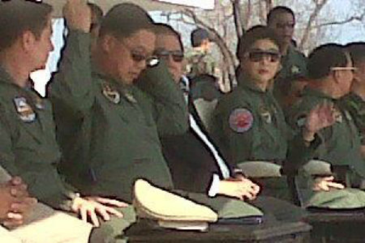 นายกฯชมสาธิตใช้กำลังทอ.-ผบ.ทบ.งดร่วม นายกฯชมสาธิตใช้กำลังทอ.-ผบ.ทบ.งดร่วม