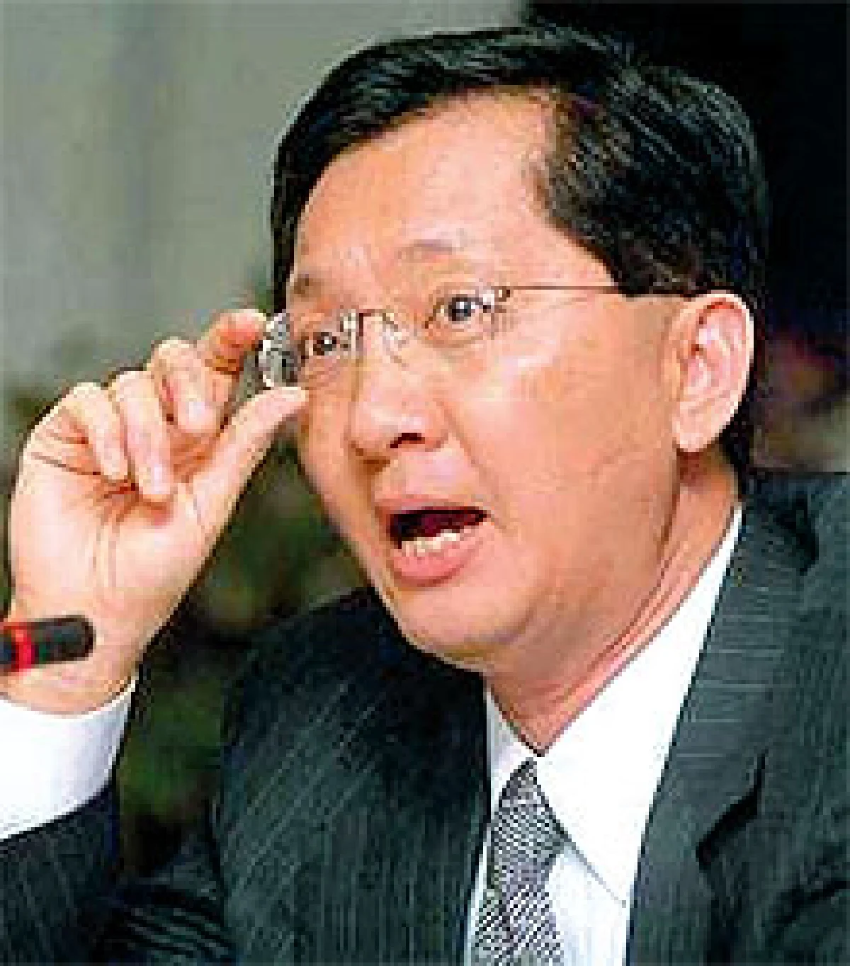 ธีระชัยแฉรัฐบาลมั่วหนี้สาธารณะ