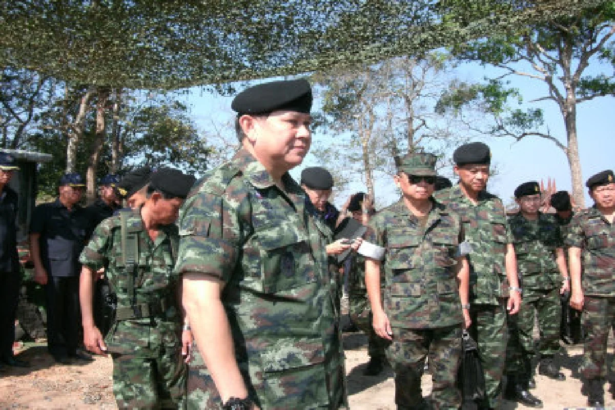 ผบ.สส.เยี่ยมชายแดนไทย-กัมพูชา