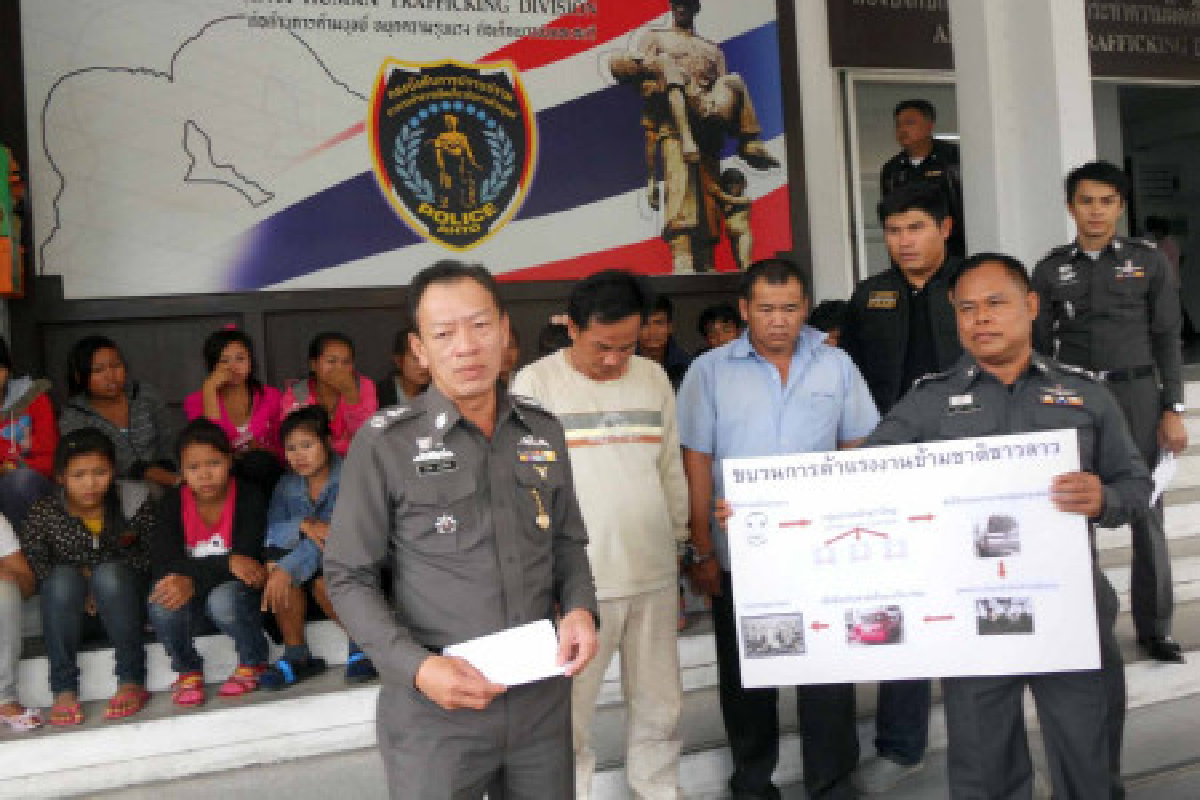 ตร.รวบแก๊งขนลาวเข้ากรุงย่านปทุมฯ ตร.รวบแก๊งขนลาวเข้ากรุงย่านปทุมฯ