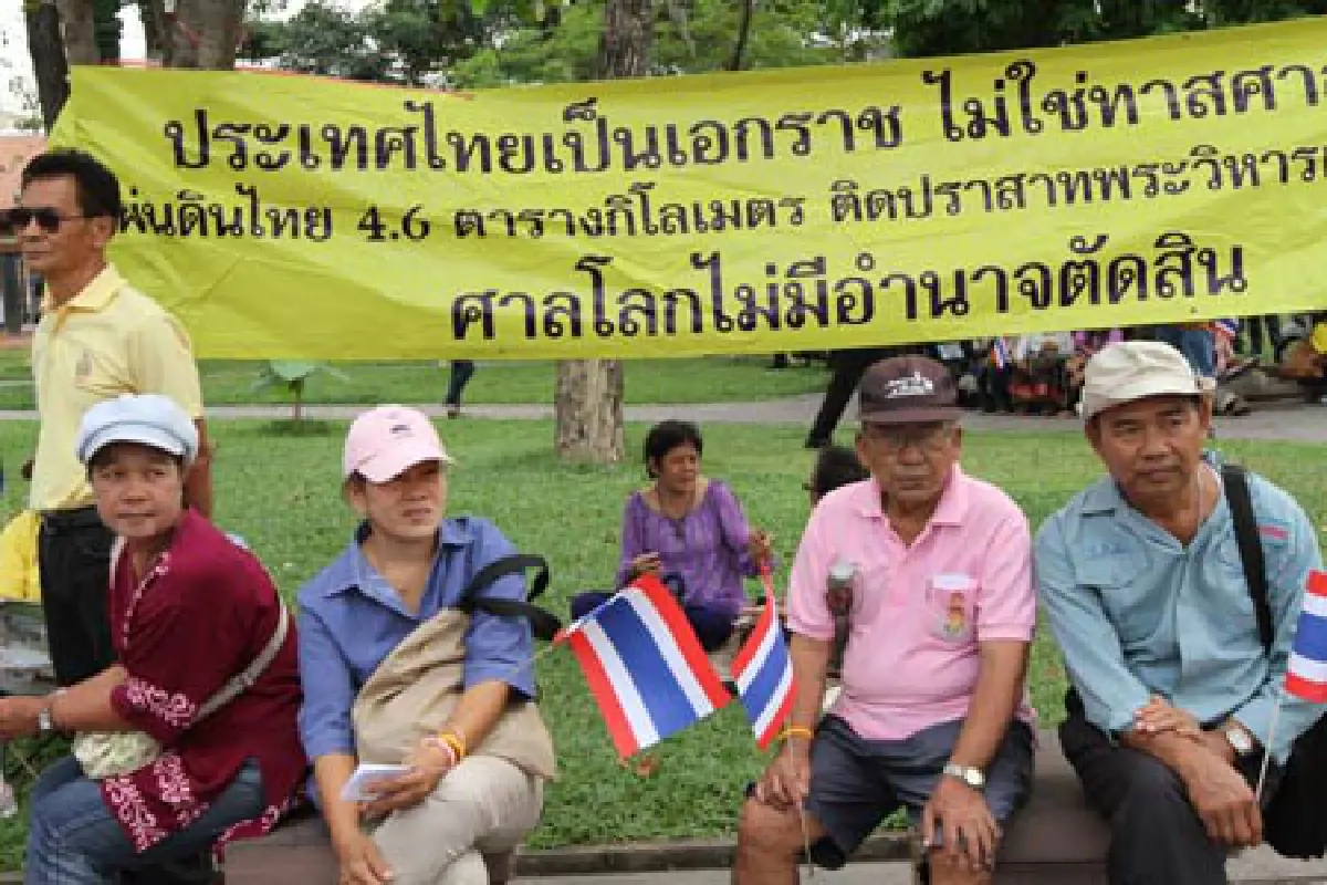 ศาลปกครองไม่รับฟ้องห้ามถอนทหารพ้นพระวิหาร