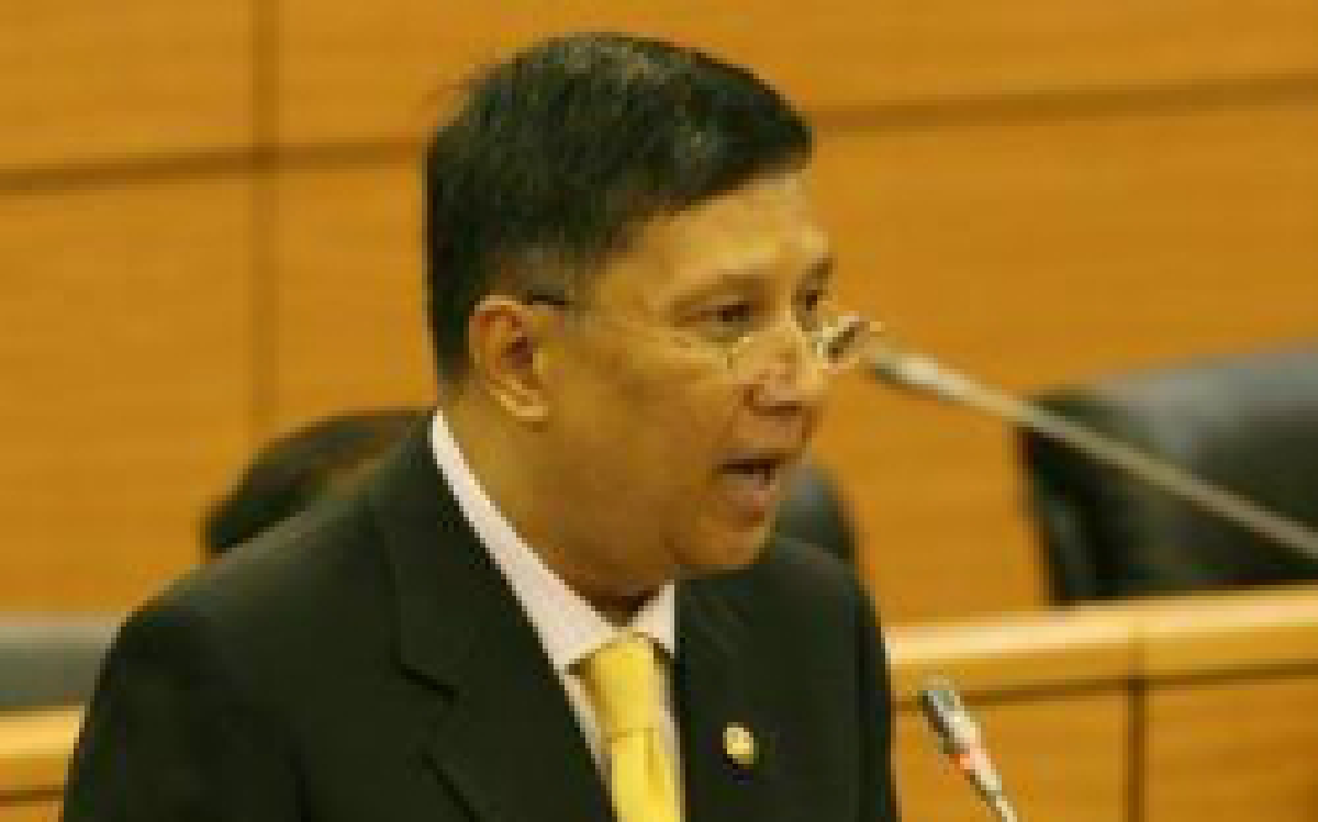 ล่าชื่อสว.ยื่นศาลรธน.ตีความพ.ร.ก.โอนหนี้