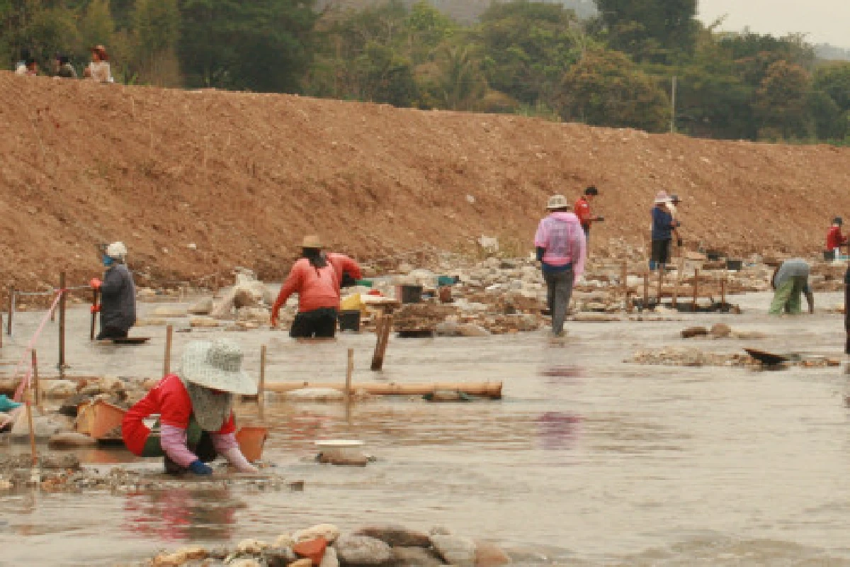 ลำปางแห่ร่อนทองคึก-อบต.ปักเขตห้ามหวั่นตลิ่งพัง