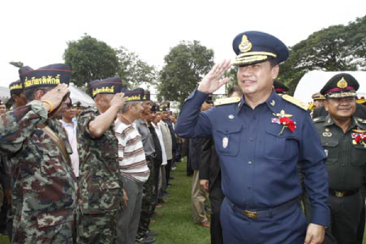 วางพวงมาลาวันทหารผ่านศึก วางพวงมาลาวันทหารผ่านศึก