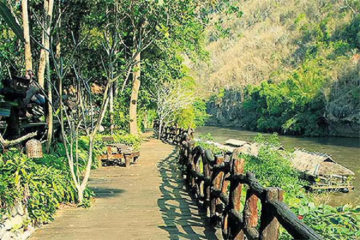 นั่งเรือไปนอนที่ ริเวอร์แคว รีโซเทล