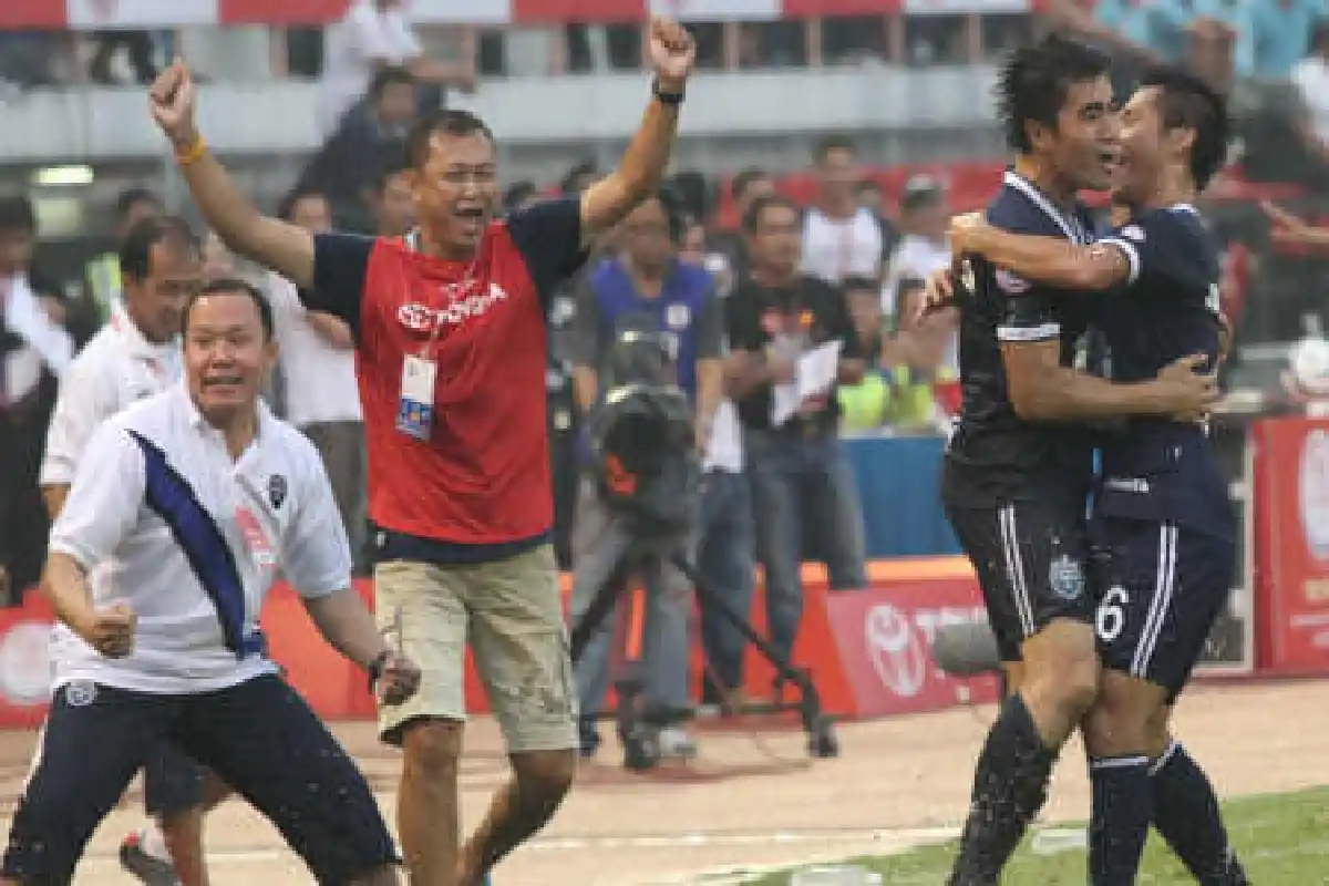 บุรีรัมย์พีอีเอถอนแค้น!คว่ำท่าเรือเอฟซี2-0