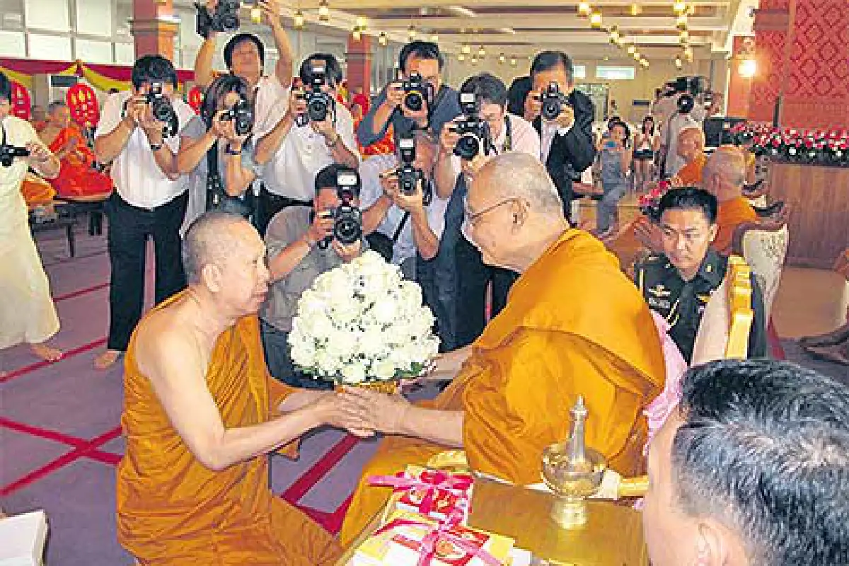 สมเด็จพระพุทธชินวงศ์จัดทอดผ้าป่ามหากุศล 8.4 หมื่นกอง สมทบทุนเล่าเรียนหลวง