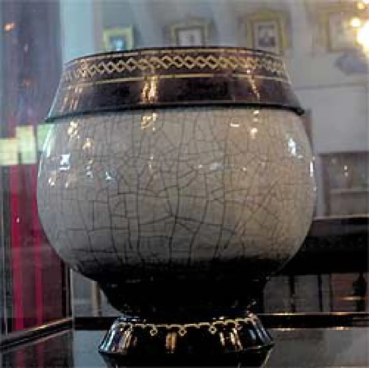 บาตรสังคโลกใบเดียวในประเทศไทย