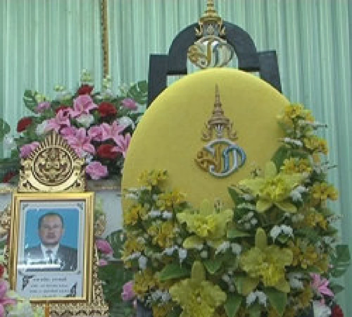 พระราชทานหรีดตั้งหน้าศพพลเมืองดี