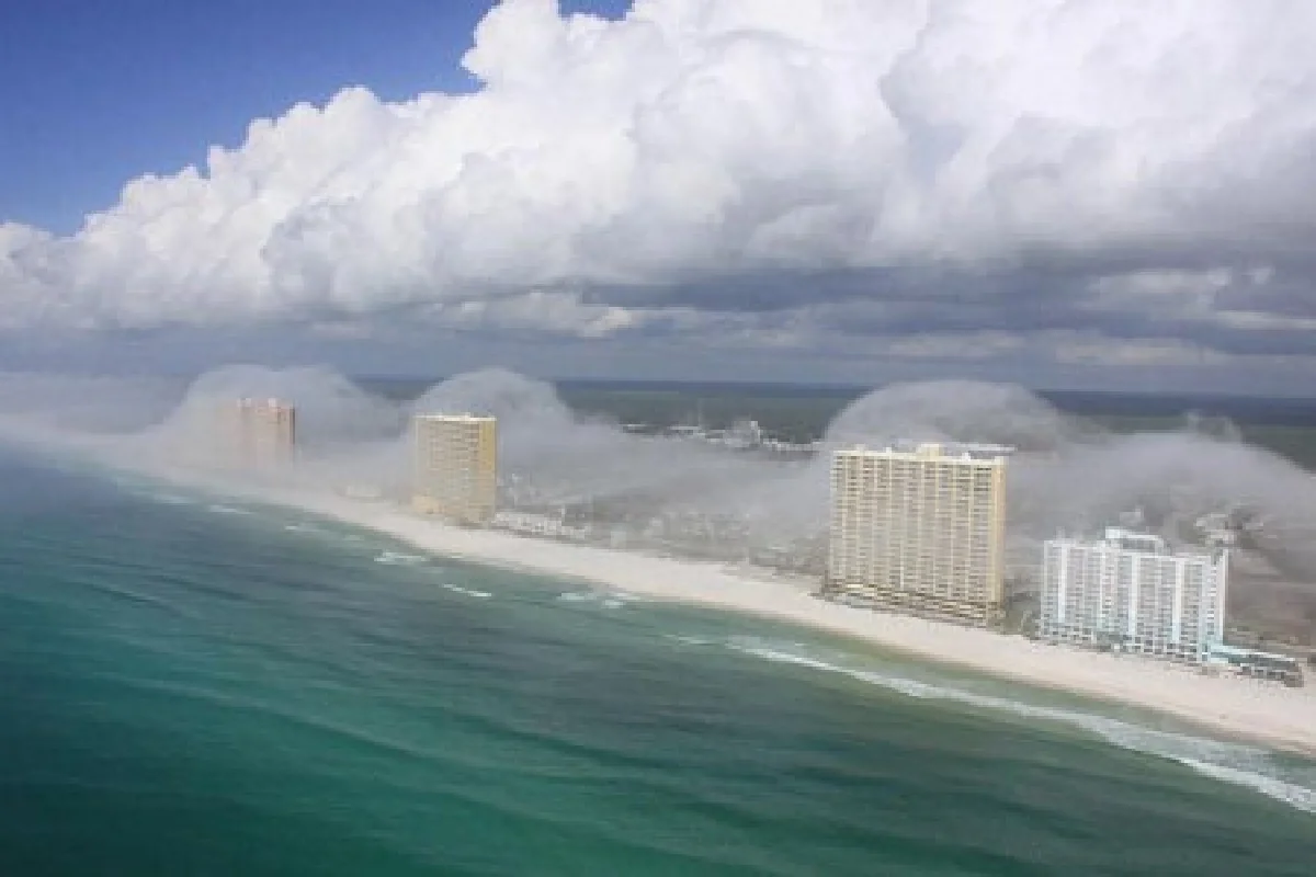 ก้อนเมฆประหลาดปกคลุมสหรัฐ