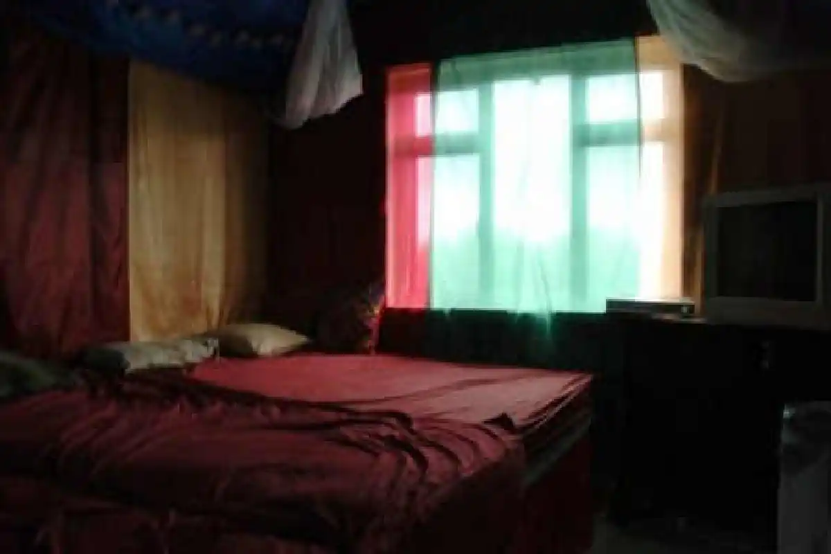 อึ้ง!หนุ่มผู้ดีเนรมิตบ้านเป็นชมรมแลกคู่นอน