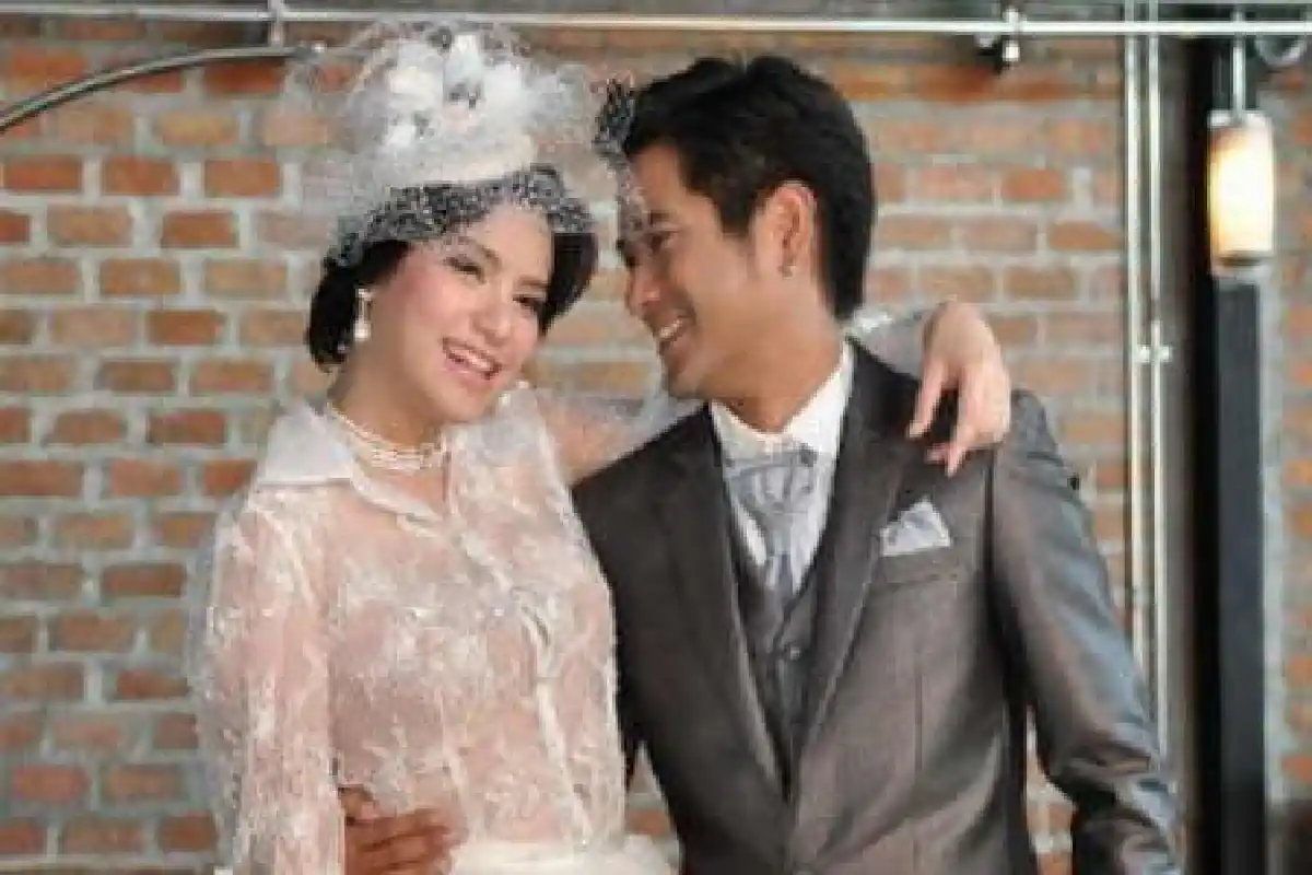 หนุ่มควงฝ้ายถ่ายรูปเวดดิ้ง