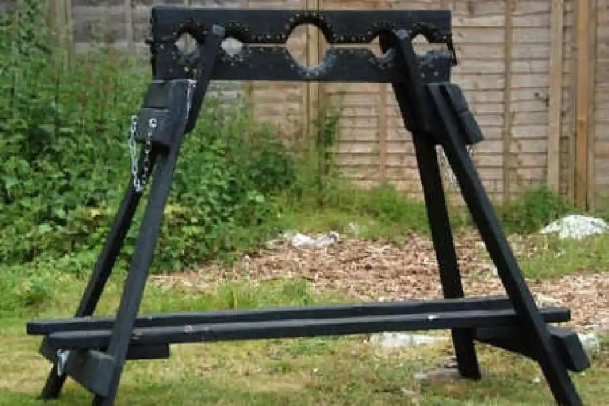 อึ้ง!หนุ่มผู้ดีเนรมิตบ้านเป็นชมรมแลกคู่นอน