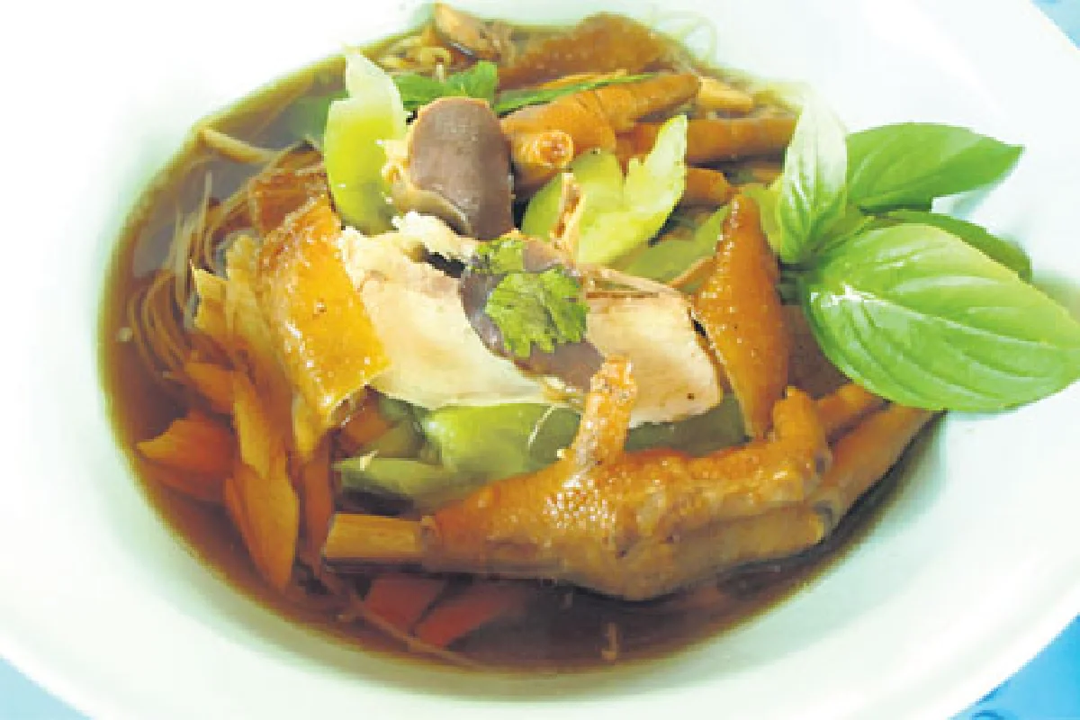 เฮง เฮง อร่อยแน่ ก๋วยเตี๋ยวไก่ (แก่)