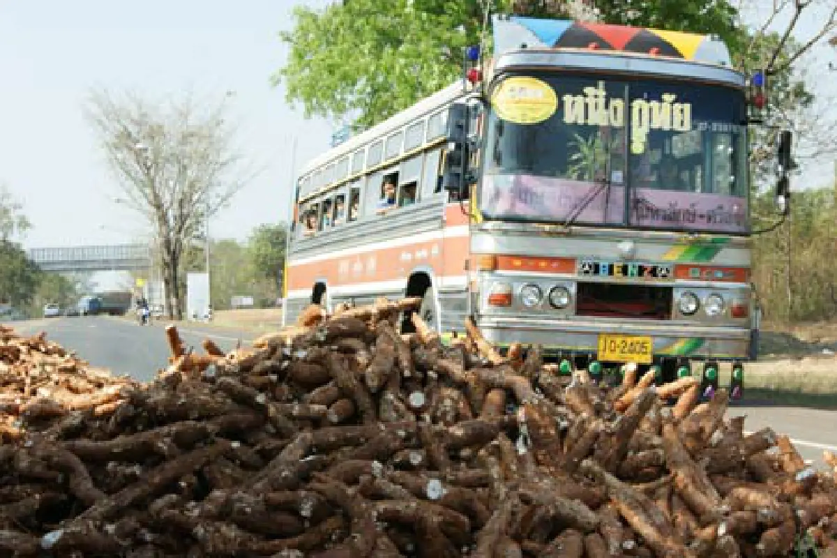 ม็อบมันปิดถนนจี้รัฐเร่งเปิดประทวนรับซื้อ