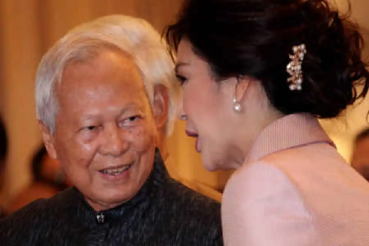 ป๋าเปรมสวมชุดดำร่วมงานรักเมืองไทยฯ
