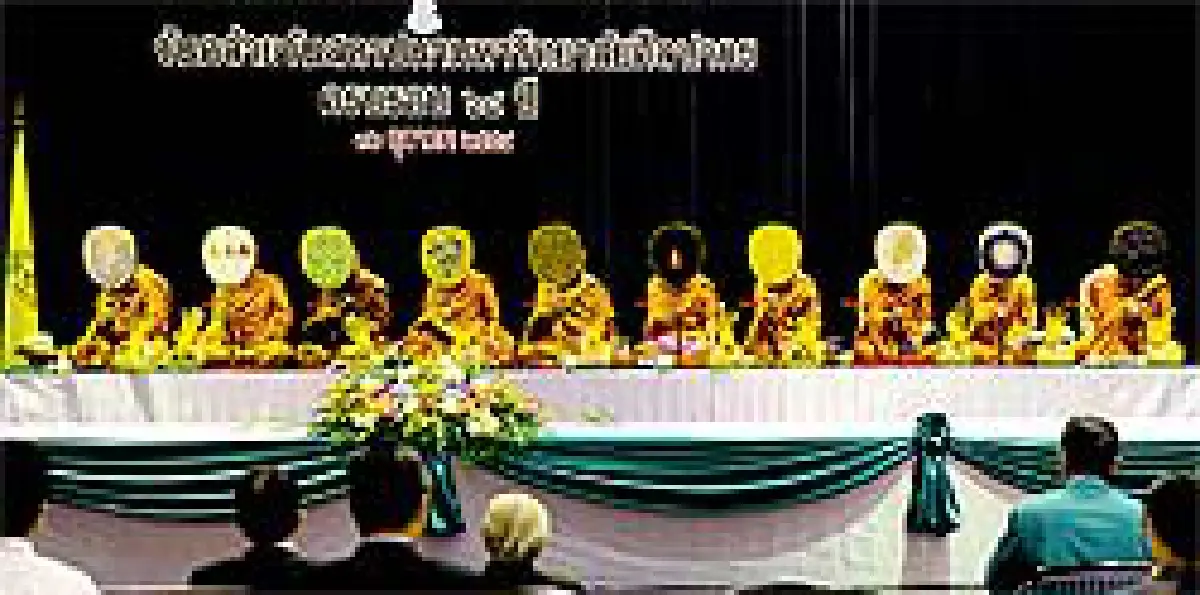 มหาวิทยาลัยศิลปากรสร้างตาลปัตรพัดรองเล่าเรื่องงานศิลปะ