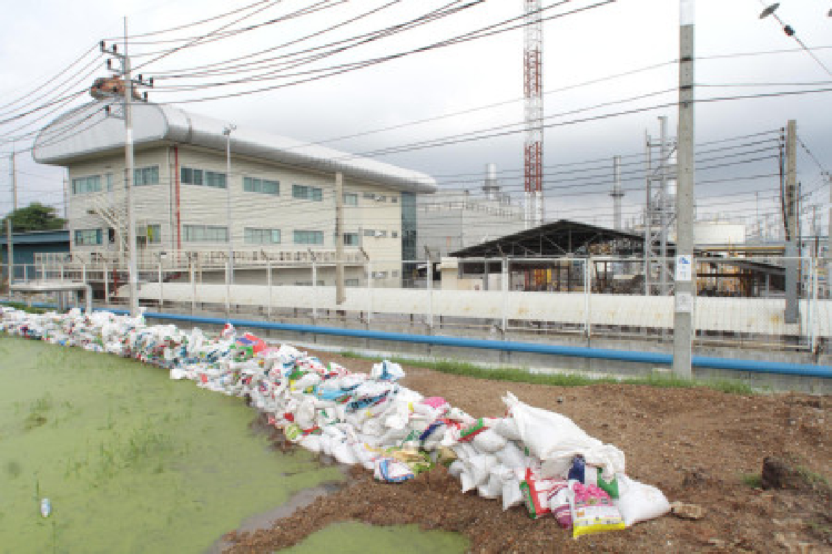 ครม.ไฟเขียวงบสร้างเขื่อนป้องนิคมฯ2พันล้าน ครม.ไฟเขียวงบสร้างเขื่อนป้องนิคมฯ2พันล้าน