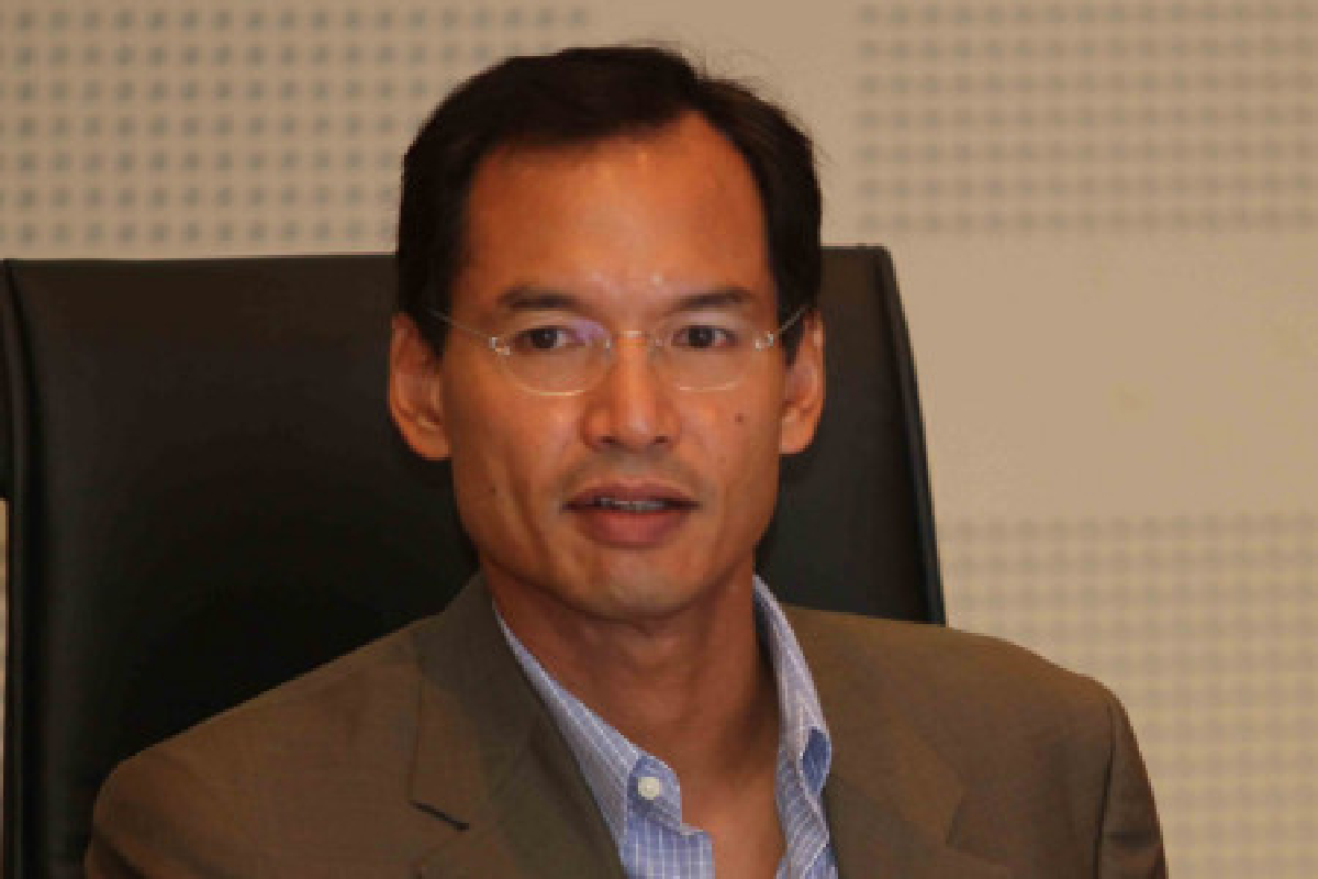 กรณ์ซัดโต้งรีดเงินแบงก์รัฐปล้นเงินคลัง กรณ์ซัดโต้งรีดเงินแบงก์รัฐปล้นเงินคลัง