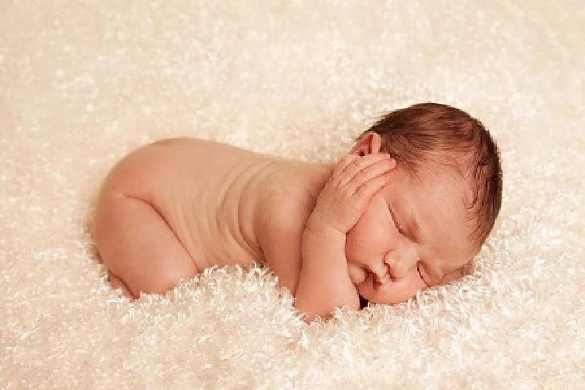 ภาพน่ารักเด็กแรกเกิดขณะนอนหลับ