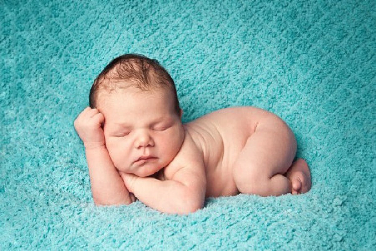 ภาพน่ารักเด็กแรกเกิดขณะนอนหลับ