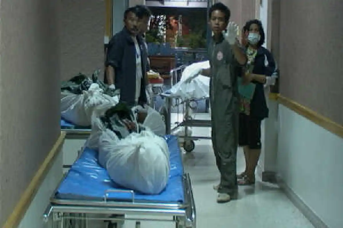 รถทัวร์ประสานงา18ล้อขาดสองท่อนตาย10