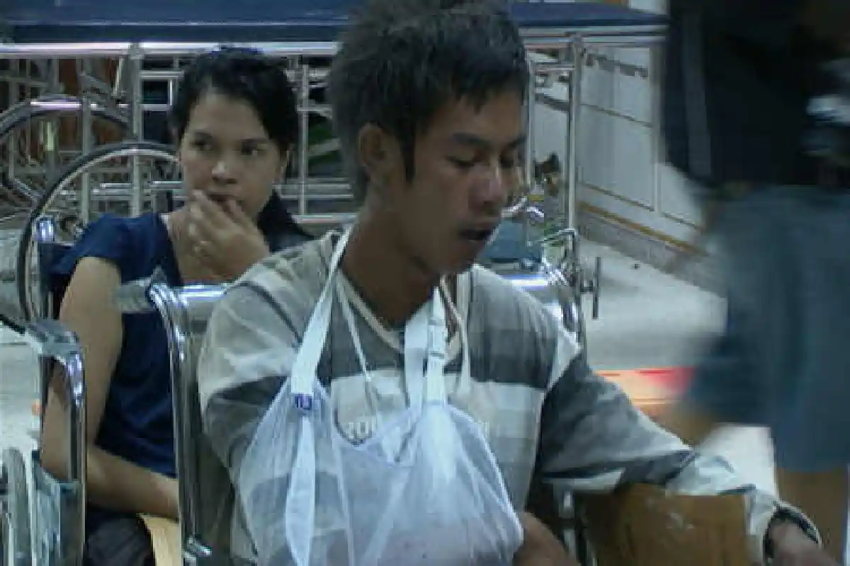 รถทัวร์ประสานงา18ล้อขาดสองท่อนตาย10