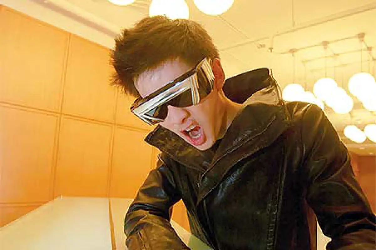 ‘หัวใจเต้นเป็นอิเล็กโทร เทคโน ป๊อป’ พิชญะ นิธิไพศาลกุล