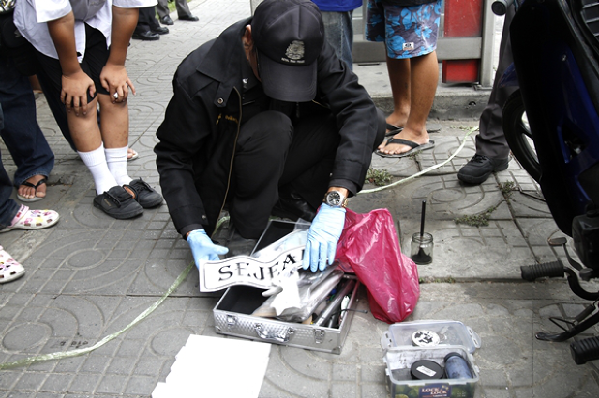 Bombing mystery deepens