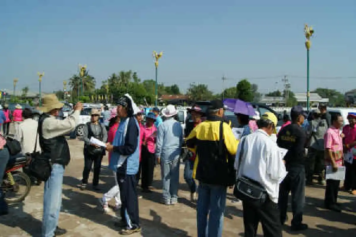 คนอีสานค้านถอนทหารออกจากพระวิหาร