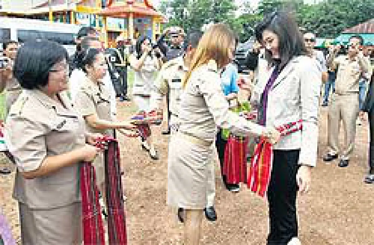 ครม.สัญจรถิ่นแดงอุดรเขียนโคตรการแสนล้านซื้อใจ