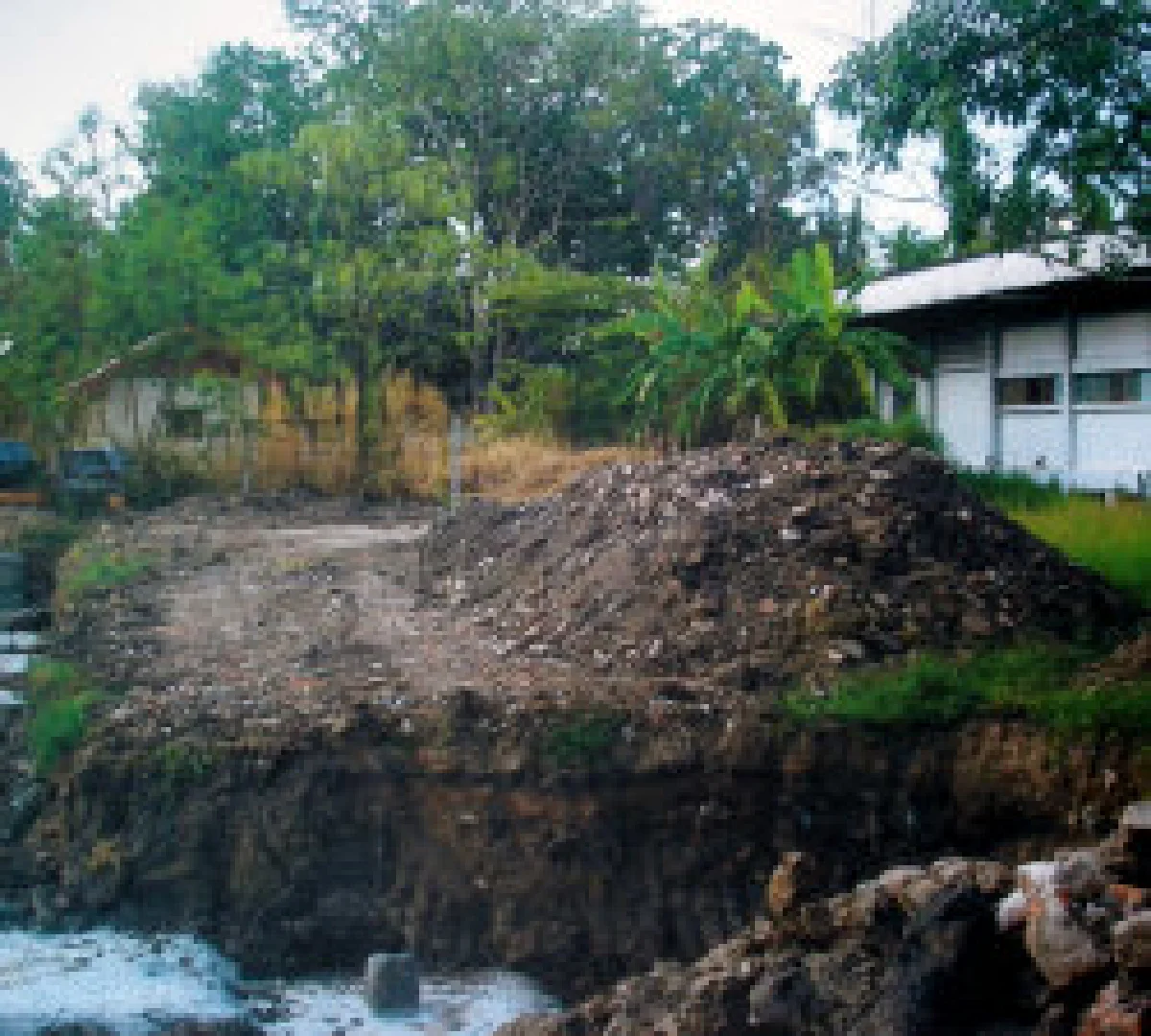 สร้างอาคารตำรวจกระทบกำแพงเก่าปราจีนฯ