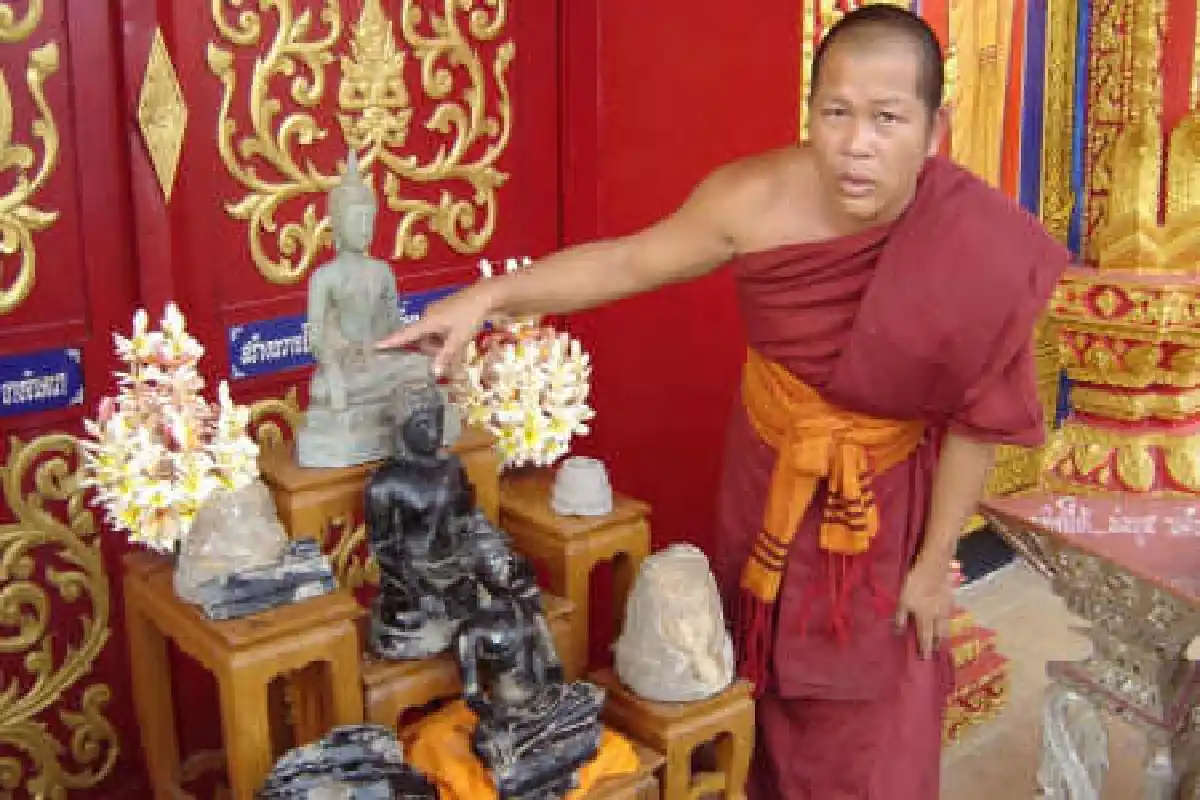 พบพระพุทธรูปรุ่นสิงห์1-2-3กลางทุ่ง