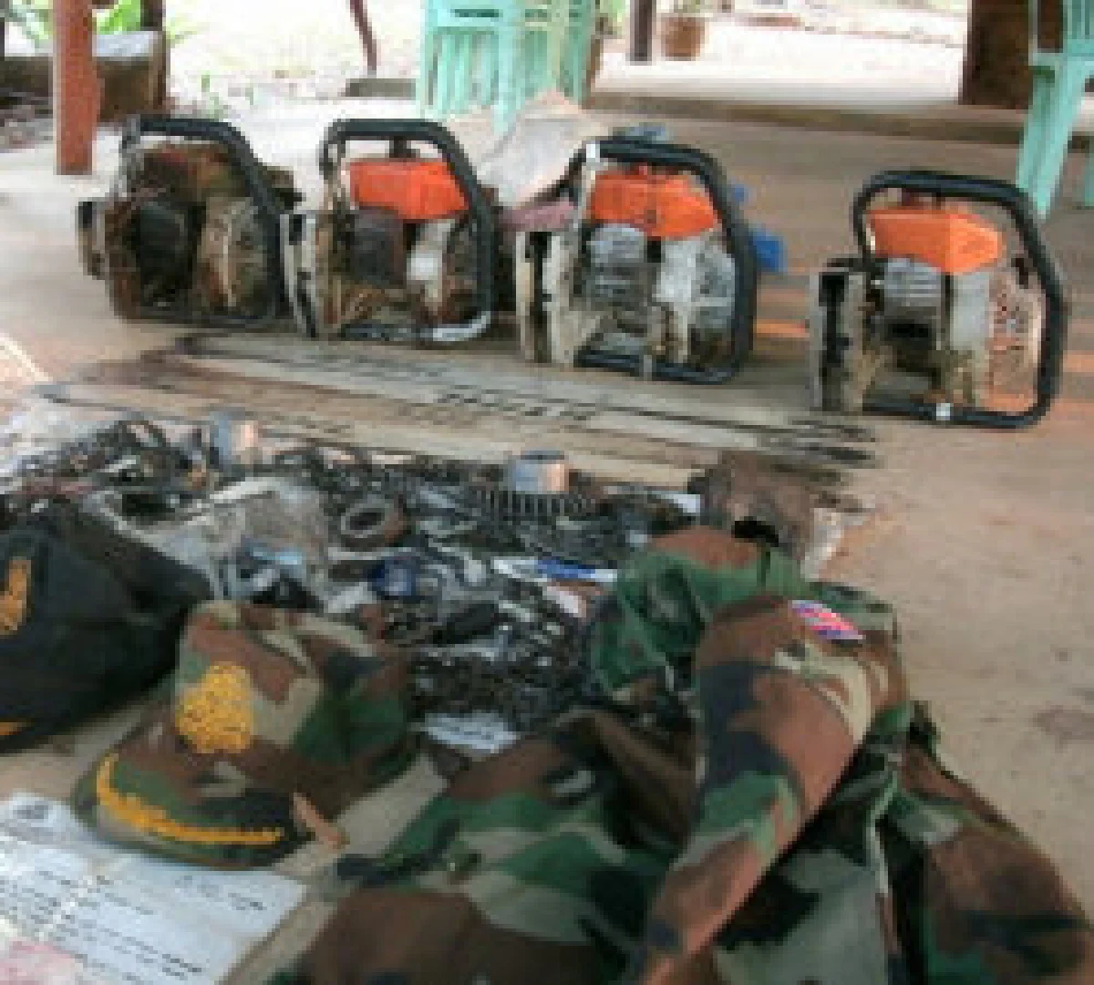 สนธิกำลัง3ฝ่ายยึดบัตรทหารเขมรมอดไม้