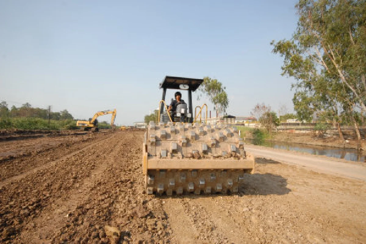 นิคมอยุธยาเร่งสร้างคันดินกันท่วมแล้ว