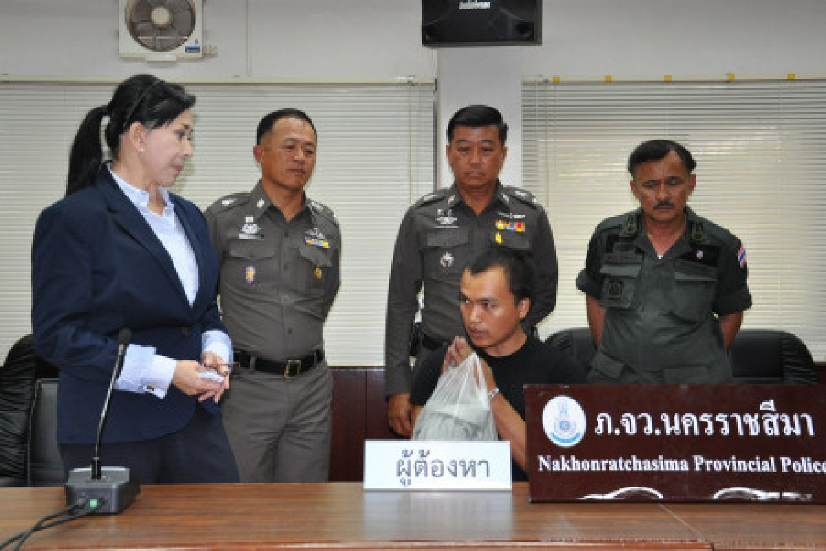 จับหนุ่มขู่แพร่คลิบสยิวหลังสาวขอเลิก จับหนุ่มขู่แพร่คลิบสยิวหลังสาวขอเลิก