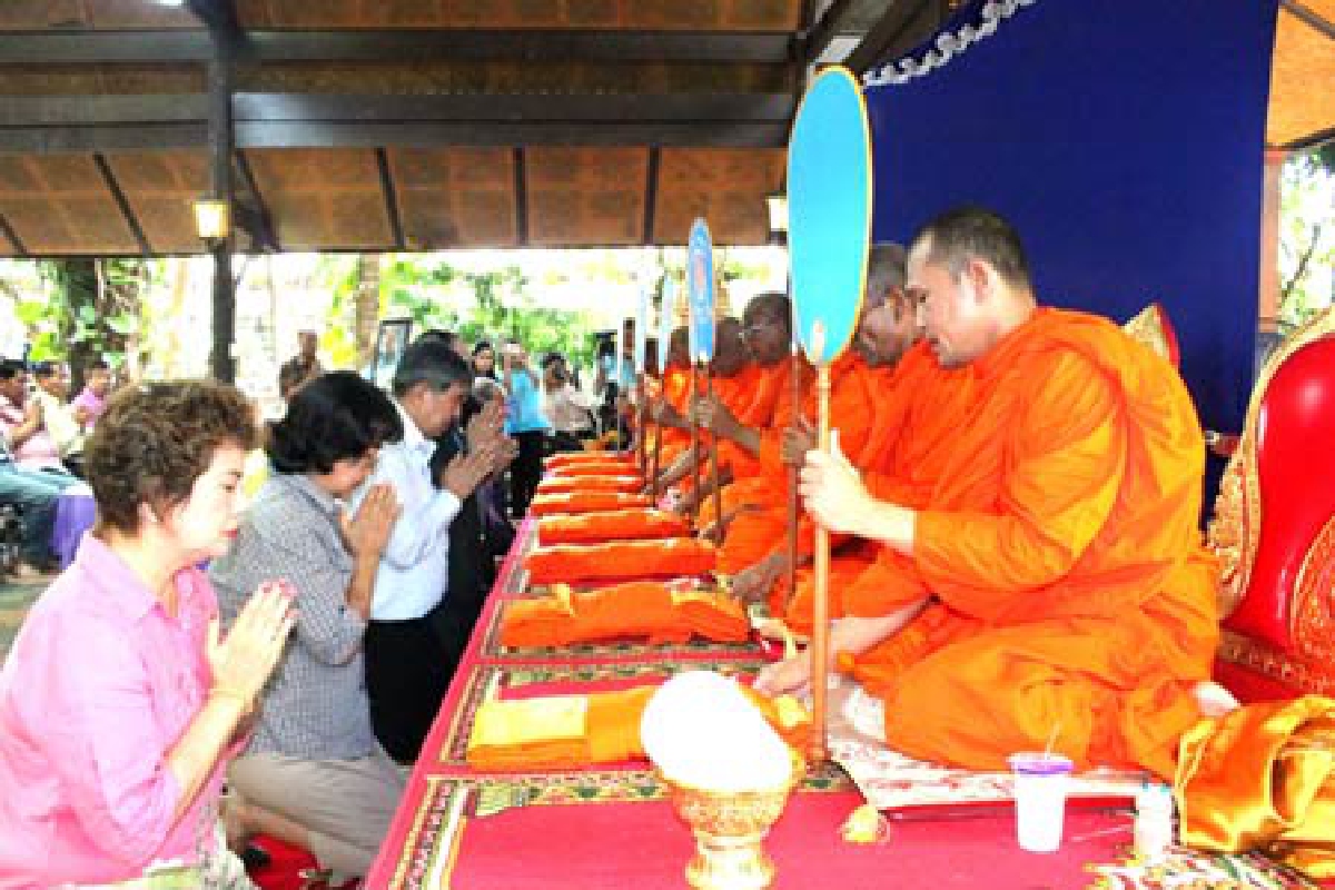 ครอบครัวหลีกภัยทำบุญครบ1ปีคุณแม่ถ้วน ครอบครัวหลีกภัยทำบุญครบ1ปีคุณแม่ถ้วน
