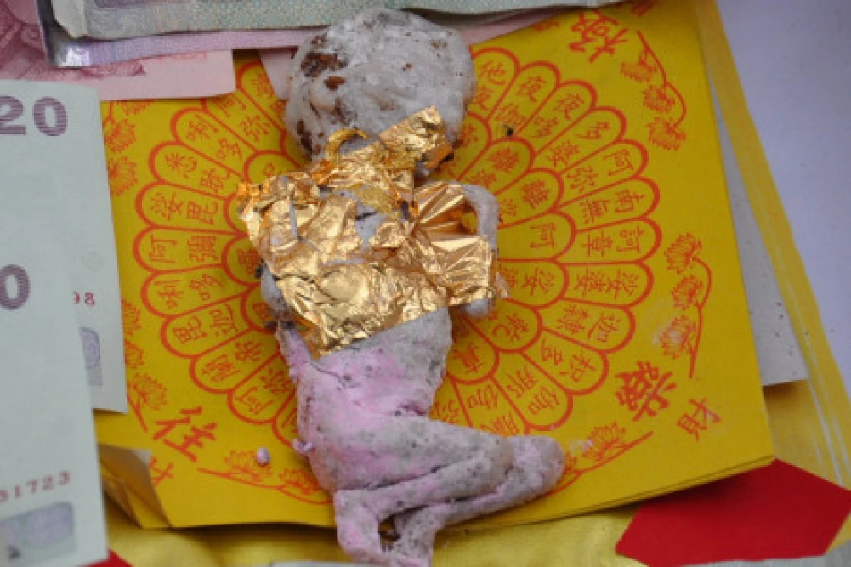 ตะลึงพบศพทารกถูกฝัง10ปีไม่เน่า