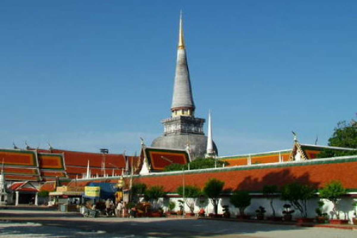 ชาวนครฯหวั่นทาสีพระธาตุทำเสียอัตลักษณ์ ชาวนครฯหวั่นทาสีพระธาตุทำเสียอัตลักษณ์