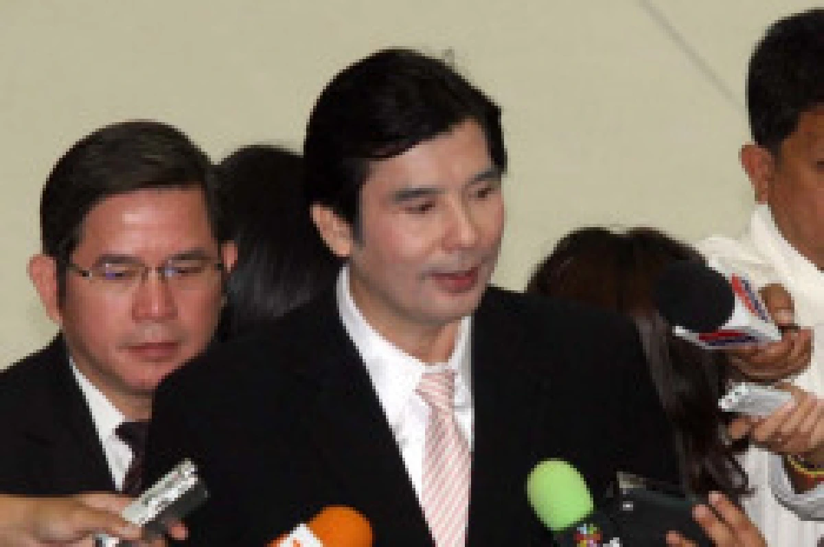 พท.เล็งยื่นกกต.ยุบประชาธิปัตย์