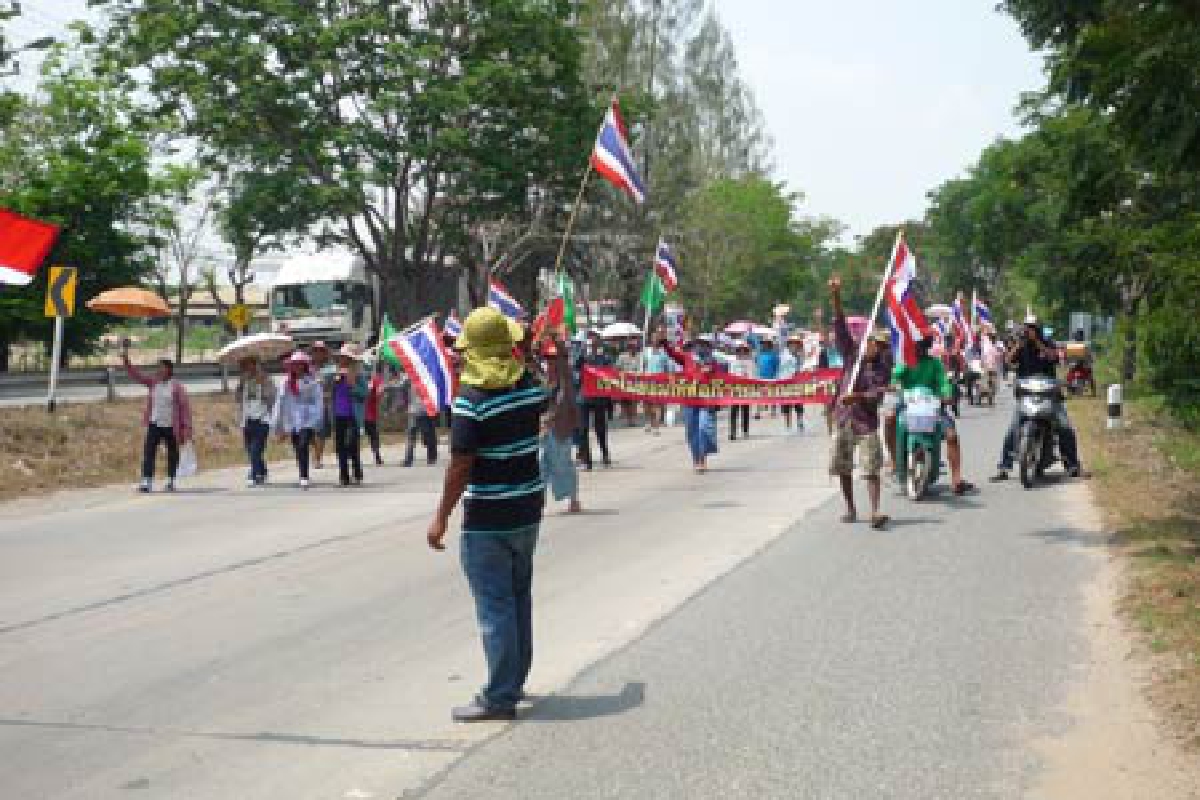ม็อบแปดริ้วเตรียมเดินเท้าขวางถ.สุวินทวงศ์ ม็อบแปดริ้วเตรียมเดินเท้าขวางถ.สุวินทวงศ์
