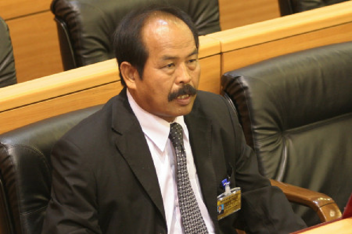 เด็กเพื่อไทยเตรียมแห่พบแม้วที่เขมร เด็กเพื่อไทยเตรียมแห่พบแม้วที่เขมร