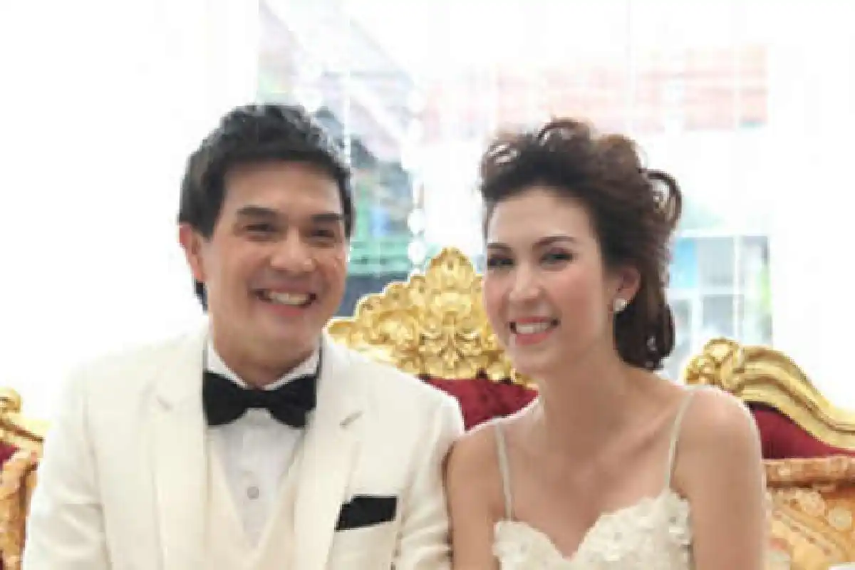 แจ็บควงน้องจูนวิวาห์ฟ้าแลบ25มี.ค.